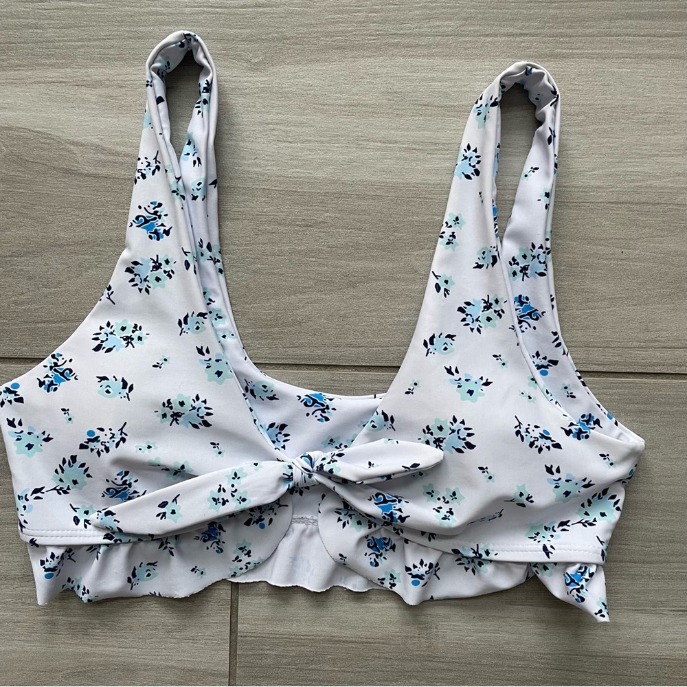 SHEIN Floral Ruffle Bikini Set - Size Medium - Picture 2 of 10